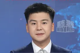 70岁老人奔波百里 考场外守护孙子，高考结束后双胞胎兄弟考场外跪谢爷爷，令无数网友眼泪决堤#双胞胎考生走出考场跪谢爷爷 #2025高考  #2025高考结束视频封面