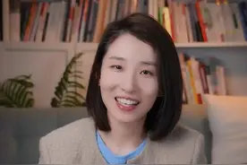 4个播客，帮你闭眼涨知识，打破信息差 ➡️【章节指路】01:15 《蜜獾吃书》 ｜ 02:42《日谈公园》｜04:47 《天真不天真》｜06:59《无人知晓》   

 #崔璀 #播客 #个人提升 #成长 #播客推荐视频封面