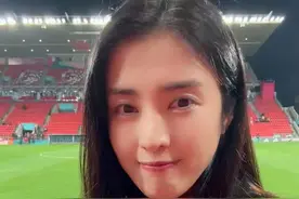 中国女足在赛场上是一个整体，她们每一个人都是铿锵玫瑰的化身。希望大家可以记住她们每个人的名字，记住她们在赛场上的精彩表现。一起为中国女足加油！#女足世界杯  #赵丽娜 #中国女足1比0海地女足视频封面