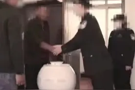 415之后，渔民抓到“间谍鱼”立功 帮助国安机关成功摧毁潜伏在我国境内的间谍关系网，获重大表彰与奖励 #国家安全教育  #间谍  #警民联合  #正能量  （来源：三沙卫视 央视新闻 编辑：蔡盈辉 审核：张雷）视频封面