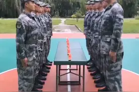 抢西瓜游戏的欢乐瞬间。#欢乐时刻 #迷彩青春视频封面
