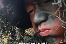 战场上没有食物该怎么办？侦察兵靠啃生肉来补充能量。网友：感谢有你们在为我们负重前行！#致敬 #特种部队 #军人 #抖音小助手 视频封面
