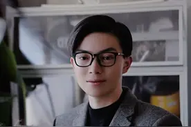 西装领上为什么要开个眼？ 西装插花眼的由来
#西装 #平圆方中 #穿搭尖子生企划 #抖音风格实验室 #用一衣多穿拯救旧衣视频封面
