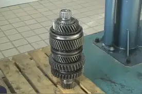 东风沃尔沃变速箱二轴及一轴分解结合 天龙旗舰，龙擎动力视频封面