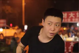 城管也有便衣？摆摊小姐姐：一天被赶了八次，现在电源不敢关视频封面