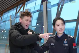 埃文凯尔坦言在中国太安全了，这次计划走遍中国各地，看过哪吒1 要在中国看哪吒2（记者：张航）#埃文凯尔视频封面
