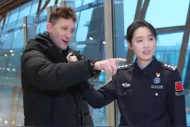 埃文凯尔坦言在中国太安全了，这次计划走遍中国各地，看过哪吒1 要在中国看哪吒2（记者：张航）#埃文凯尔视频封面