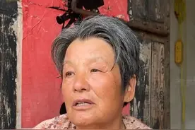 6月23日，山东潍坊，中国援助坦桑尼亚医疗队队长、麻醉科专家张军桥医生在坦桑尼亚为救当地落水者不幸身亡的消息传回老家，乡亲们感到心痛和惋惜，“他为人很好， 真的非常可惜。”#张军桥医生 #山东dou知道