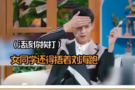 #秦霄贤  本来还以为是一段甜甜的童年爱情故事，结果是把人家女孩头发扽掉被追着跑的沙雕情节，不愧是你啊老秦！视频封面