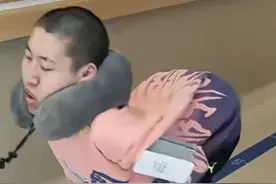 身体被敲断四次后，“折叠男孩”姜延琛身体被打开，医生：一共做了4次手术，整体矫正了170度左右（四川观察）#大象主播说