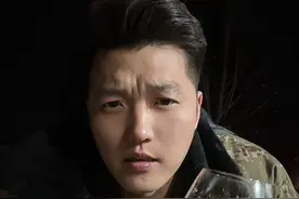 城市里的路边摊，慰籍着每一个为生活努力奋斗的勇士！列气！ #乍暖还寒吃点啥 #人间烟火#烧烤#路边摊美味#城市里的烟火气视频封面