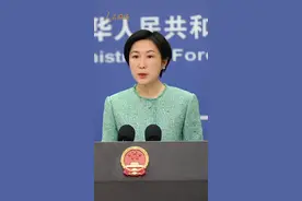 比尔•盖茨称美国试图阻止中国研发芯片是徒劳的，外交部回应视频封面