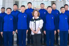 体验100种职业——消防员 一个是 “零基础” 体验者，一个是