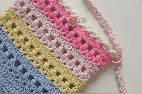 钩针编织手机包教程，彩虹糖小挎包，不同配色会有不一样的效果