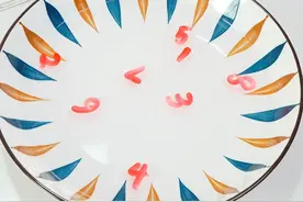 能漂浮在水面上的数字，太好玩了～ #科学小实验 #手工DIY #生活小技巧视频封面