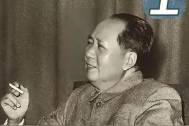 毛主席拿到九大代表名单，在女儿李讷名字上打叉，为给一人腾地方视频封面