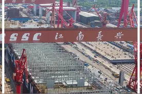 人民海军2024年已过3/4，三大船厂的军舰进度到底如何了？ #江南造船厂  #大连造船厂  #075型两栖攻击舰  #055驱逐舰视频封面