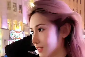 这是我的朋友美美 一位跨性别者 也可以称呼为TS 她时常说自己是妖族 漂亮温柔懂事体贴 我觉得 她比很多女生更好相处 因为她很知道男人需要什么 但是日常生活中要承受比别人更多的压力 希望能对她们温柔以待 #TS #跨性别者 #户外直播 #内容启发搜索视频封面