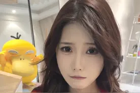 女朋友坐副驾的行为规范 转发给你女朋友来学 #情侣 #情侣日常