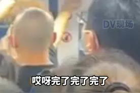 #男子手指不慎被地铁门夹住  众人合力援救，所幸乘客稍事休息后表示无大碍，并自行前往医院检查。#乘车安全  #广东dou知道 视频封面