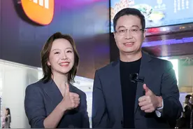 发布会一结束，我和@卢伟冰  就去小米之家巡店了，没想到大家这么热情，你们都抢到新品了吗？#小米发布会  #小米15视频封面