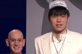 20岁淄博小伙杨瀚森被NBA被开拓者队选中，启蒙教练：希望他学好英语，早日立足NBA