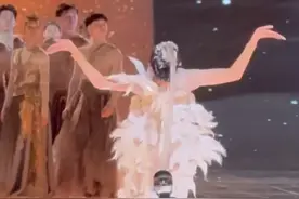 9月23日河南郑州，第三届全国技能大赛闭幕，机器人与女子共舞，走位卡点丝毫不含糊#河南dou知道