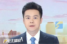 小孩哥已经“卷”到外卖界了 ,深圳多名小孩哥放暑假后加入跑楼队伍帮外卖员送餐上楼，每单收费1.5元至2元，现场扫码结账，“一个星期赚了三四百”。#外卖大战 #小孩哥