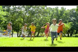 六一来啦！好像不管孩子多大，在爸爸妈妈眼里，永远都是小朋友~视频封面