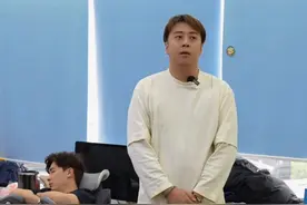 公司的重要决定！ #汽⻋之家 #汽⻋之家全球AI科技⼤会  #AI⽆界共创互联  #以后的汽⻋AI是这样的 #废柴责任有限公司