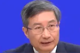 #吃蓝莓真的能护眼吗  北京同仁医院主任医师魏文斌：目前没有确凿证据证明摄入这些食物能显著改善视力或延缓近视进展 #半月谈  #谈谈新知视频封面