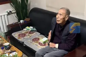 2月23日，辽宁，给老人打电话无人接听，急坏家人，奔赴家中发现“接不到”电话的原因，网友：一天净拆电话包电话了。#家有一老如有一宝 #内容过于真实视频封面