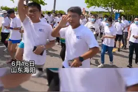 快乐在一起 一起向未来~#十年亚沙抖在海阳 
庆祝亚沙会成功举办十周年#长跑活动@抖音短视频 视频封面