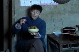 农村的柴火锅巴饭，是记忆里的金色宝藏。每一块锅巴，都承载着乡村的质朴与醇厚，让人陶醉在这简单而纯粹的美味当中。#农村美食 #锅巴饭 #新农人计划2024视频封面