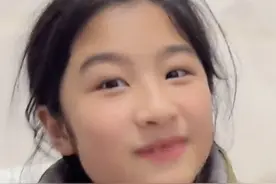 考试成绩出来了，双胞胎姐妹反应截然不同！一个上交国家 一个承欢膝下 名气福气都有了 （@三千一百万 ）#双胞胎 #上交国家 #承欢膝下视频封面