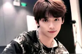 梓渝第一本杂志视频预览来袭，看看表现力如何？#梓渝 #梓渝风度杂志 #梓渝风度杂志封面 #梓渝杂志 #风度mensuno