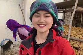 我们这里的农村女性戴头巾 不是因为民族信仰，而是为了保暖和防灰尘，花头巾也是当地女性勤劳朴实的象征 #甘肃老家 #记录农村生活 #新农人视频封面