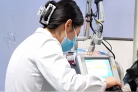 炒菜热油烫伤，瘢痕已经薄了很多 #瘢痕 #疤痕 #瘢痕修复 #疤痕修复 #医学科普视频封面