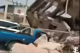 齐鲁晚报·齐鲁壹点记者连线目前身在仰光的王先生，他表示当地震感强烈，楼顶泳池的水都溢出来了。视频封面