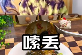 湖北有一道用石头做的特色下酒小菜叫“嗦丢”麻辣鲜香一嗦就丢！ #抖音美食推荐官 #于谦 #嗦丢