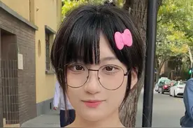 街访06年16岁高一眼保健操委员，来到你班级啦，我来检查有没有偷偷睁眼的小朋友？#街访 #街头采访 #05后视频封面