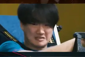 敢不敢单手打F1方向盘？#懂赛事#F1视频封面