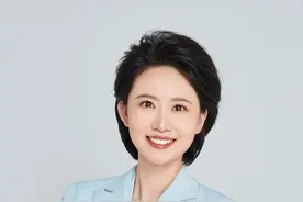 歼-35A来了，天上的他们一定都看到吧！#歼35舰载机歼31 #中国第一代空军飞行员 #致敬英雄视频封面