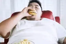 总是吃太饱增加患食管癌风险，长期晚上吃得过饱易引起胃食管反流，增加食管癌变的几率，专家：吃饭要适量  不要吃得过饱！（央视频）