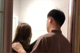 吉林延边，女孩晒出父母浪漫日常，网友：这就是偶像剧男女主变老后的生活。#相伴到老 #平凡的幸福 #大概这就是爱情最美的样子 视频封面