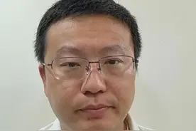 医生和患者，需要总是理解 相互信任 才能一直御敌 “我决心竭尽全力除人类之病痛，助健康之完美，维护医术的圣洁和荣誉，救死扶伤，不辞艰辛”这是每个医学生都牢记心中的誓言。#对暴力伤医坚决说不 #李晟医生 #医患关系