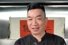 古法蒸鱼的至高境界？比我阿爷还老的怀旧网油蒸鲈鱼来了！ 你们上次吃是什么时候？#粤菜 #厨师 #猪网油 #鲈鱼 #蒸鱼