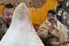 驼峰不是肥油，你们想吃吗 #内蒙古美食 #恩克 #来草原大口吃肉 #驼峰 #锡林郭勒羊