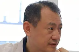 妻子#乳腺癌 治疗过程中想放弃，丈夫带着病例，悄悄来北京求医。#乳腺大夫李杰 #李杰主任门诊故事视频封面