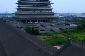 国内做大的烂尾寺庙，20年前就投资3亿建造至今还没完工，也不知道这里当面到底发生了什么，这也太吓人了#浙江 #安国寺 #内容启发搜索 #嘉兴 #航拍视频封面